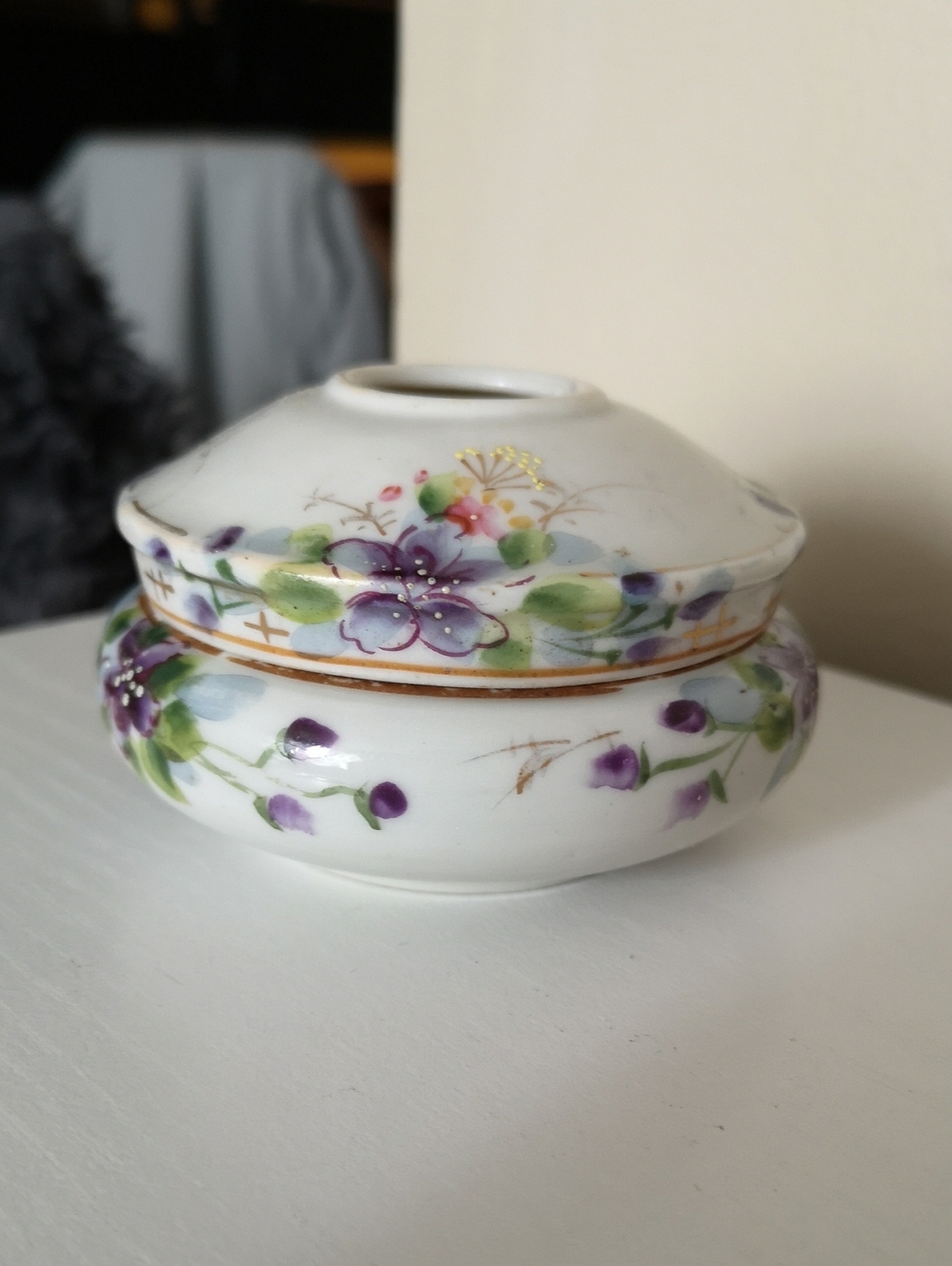 Stunning Vintage Victorian Style Era? Ceramic Painted Floral Hair Receiver Japan